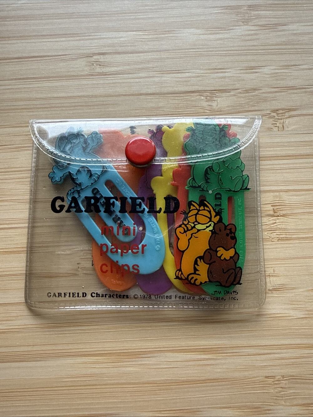 Vintage 1978 GARFIELD Mini Paper Clips Set of 6 Bookmarks Vinyl Pouch Office